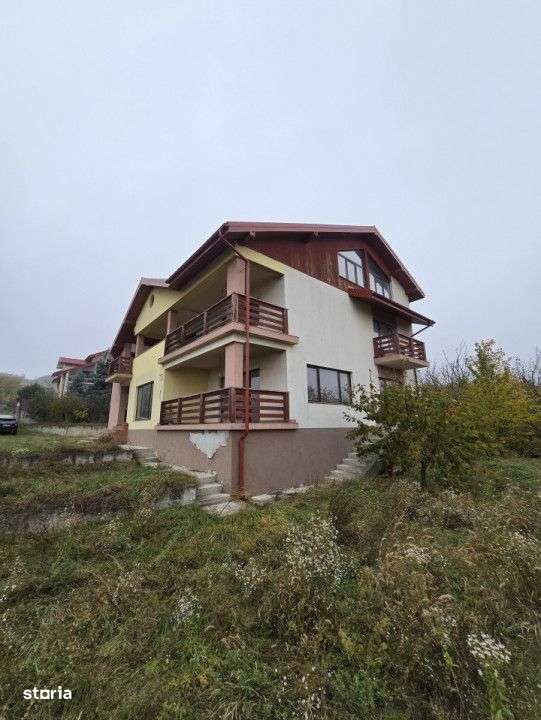 Vila Fantanele pretabila Azil Batrani - Imagine principală: 4/14