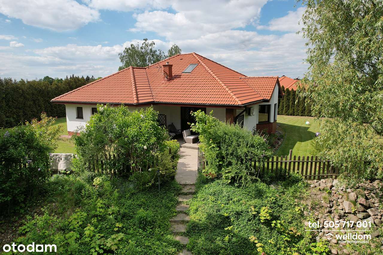 Przestronny dom, duża działka ze stawem-18