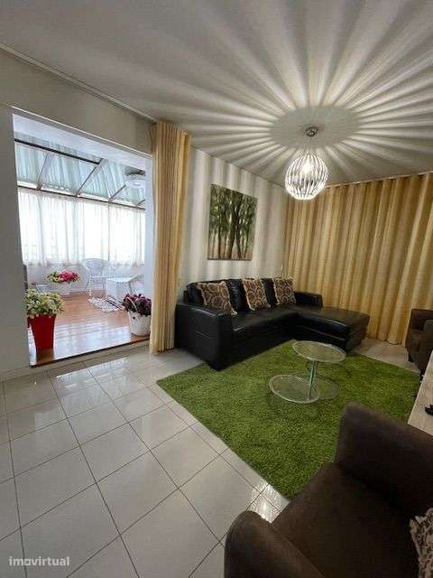 Apartamento T4 Duplex c/ garagem fechada p/ 2 carros.-2