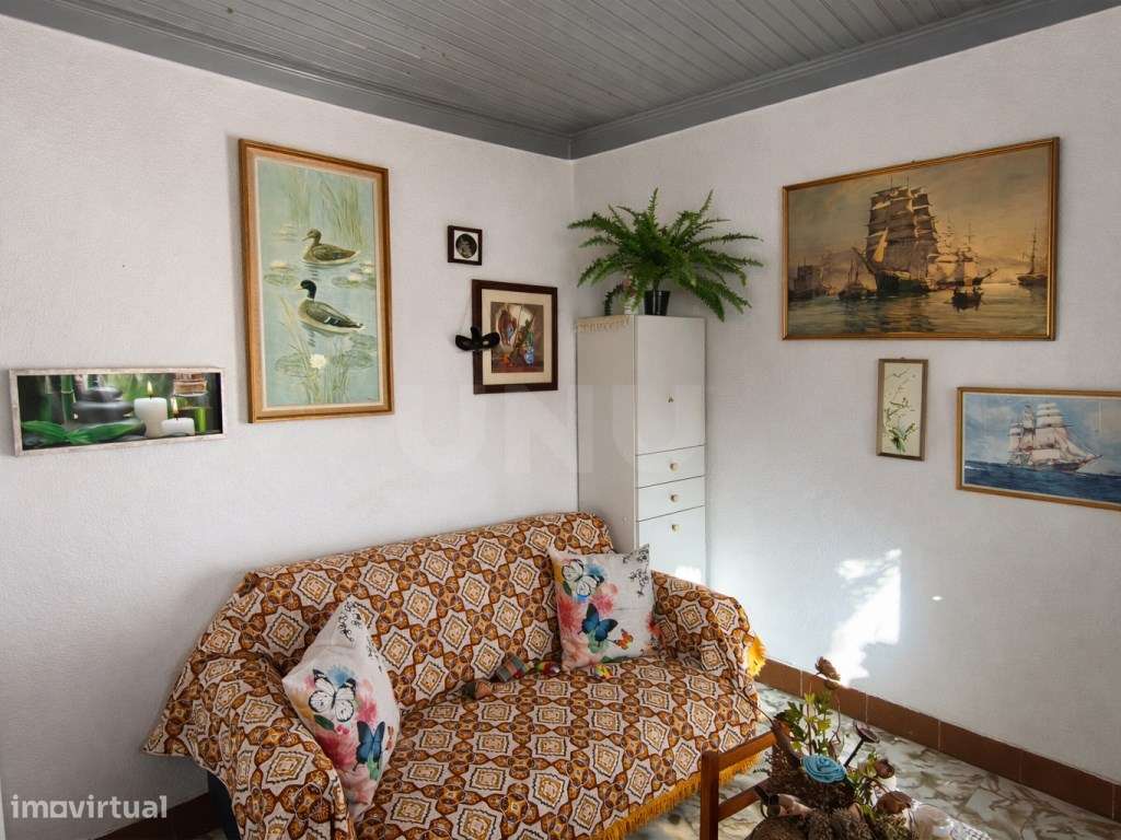 À primeira vista é uma casa como tantas outras. Na prática, é muito...-16