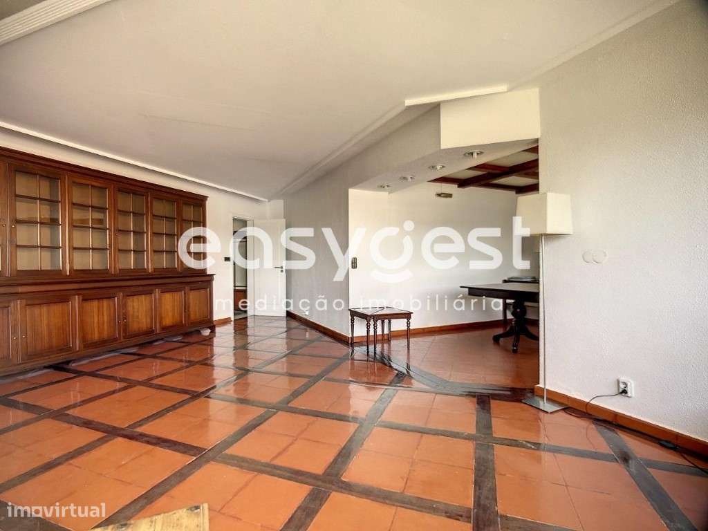 Apartamento T3 com suite remodelado com uma área de 127m2 no Lumiar - Grande imagem: 3/27