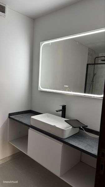 Apartamento T2, em fase final de remodelação - Grande imagem: 4/12