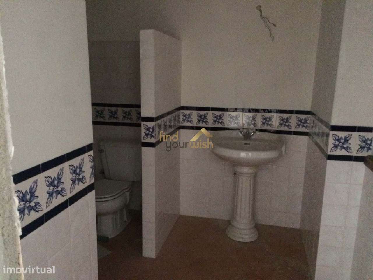 Espetacular moradia T9 de traça tradicional, com dois pisos, no coraçã-18