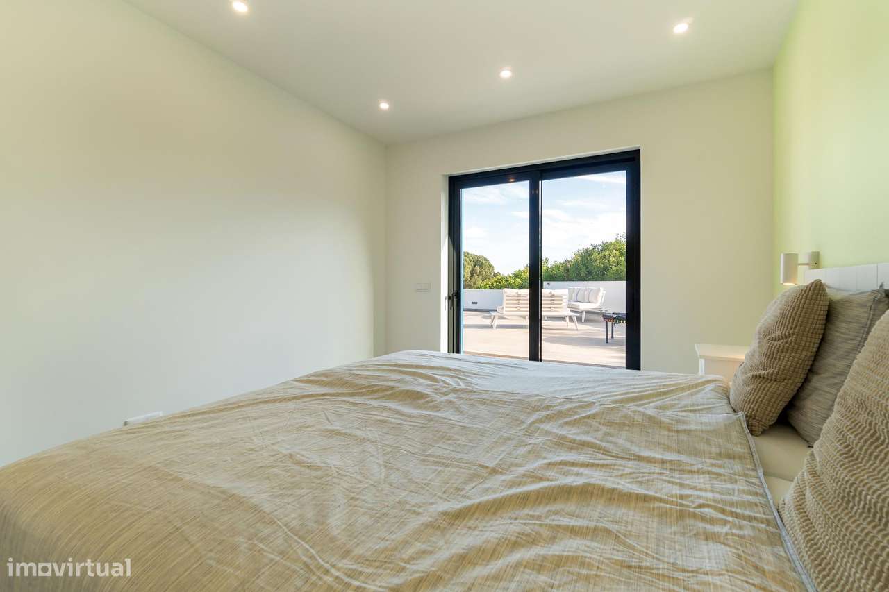 Deslumbrante moradia com piscina, terraço e vista mar-32