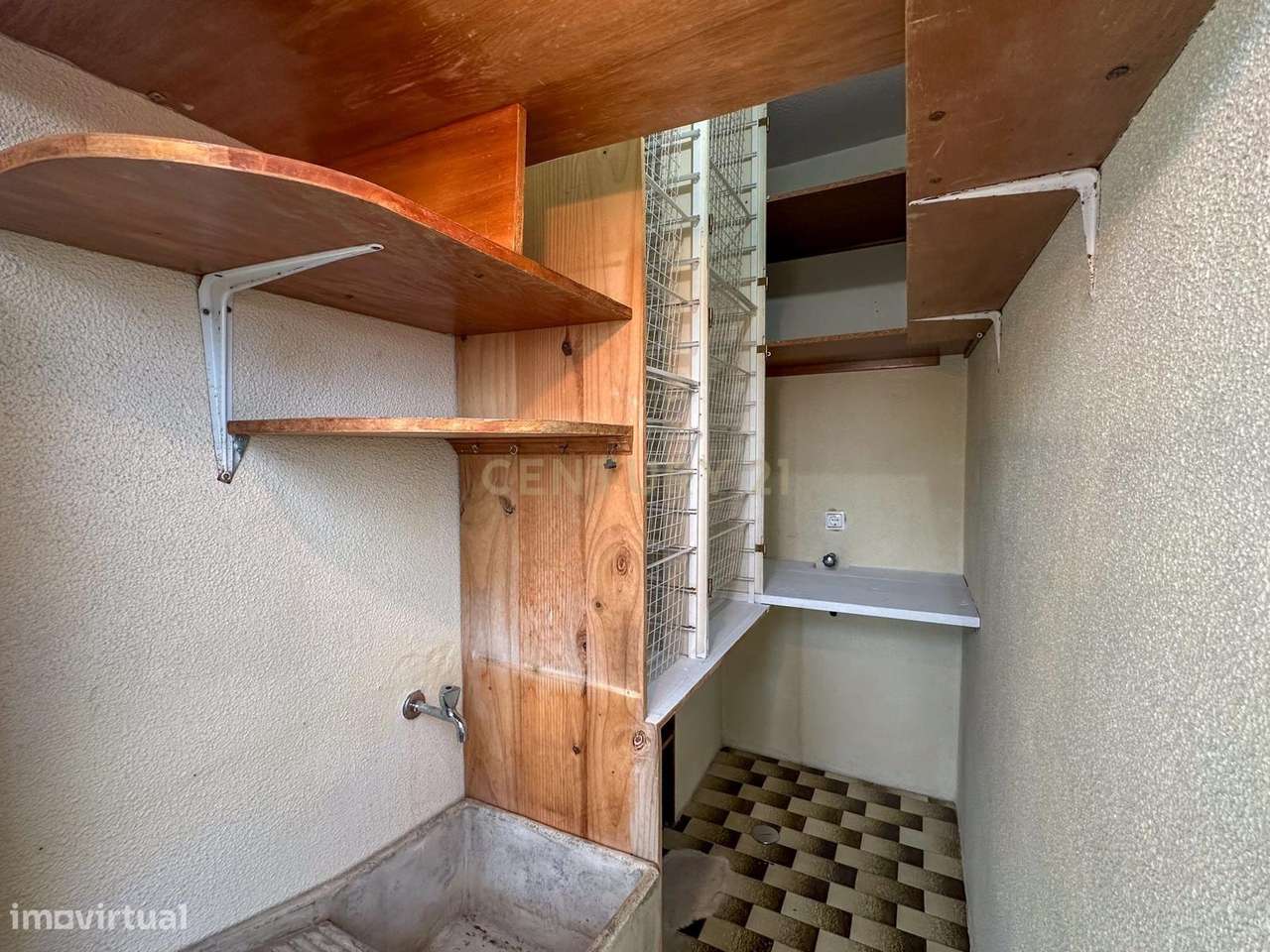 Apartamento T2 com Vista Panorâmica em Amora, Seixal-7