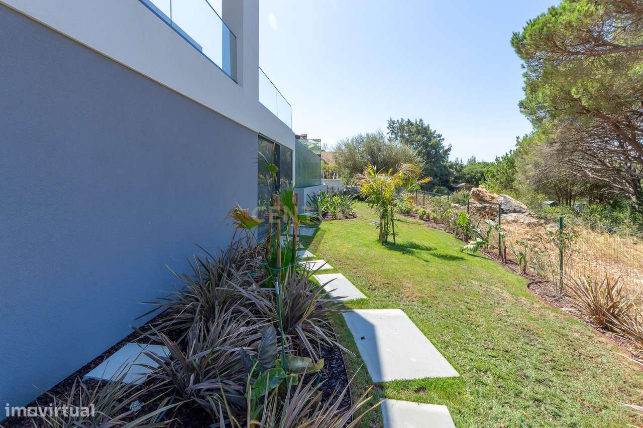 Moradia premium em Cascais onde o luxo e a natureza se encontram-39