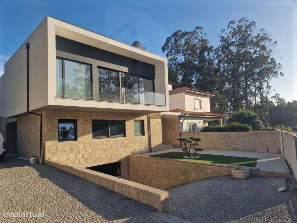 MORADIA INDIVIDUAL SEMI-NOVA COM PISCINA | VILA DO CONDE-7