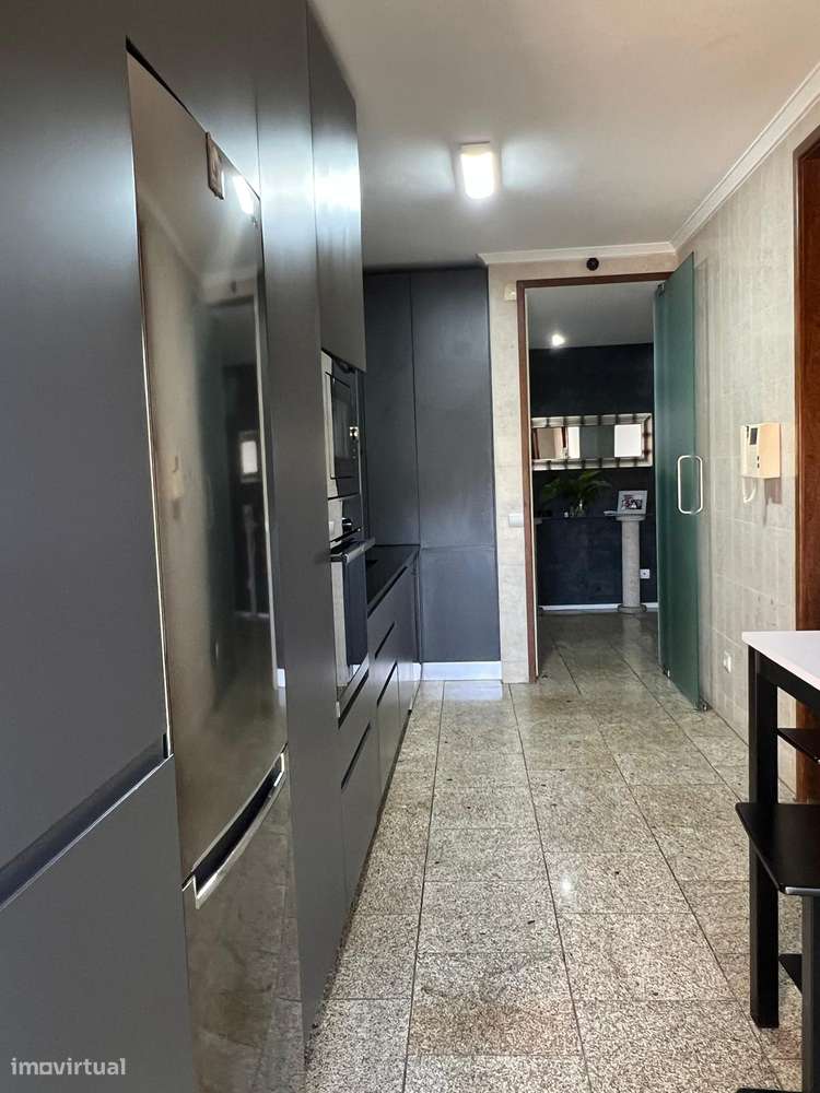 T3+1 + Escritório Gaia   Av  República Metro João  Deus Lugar Garagem-8