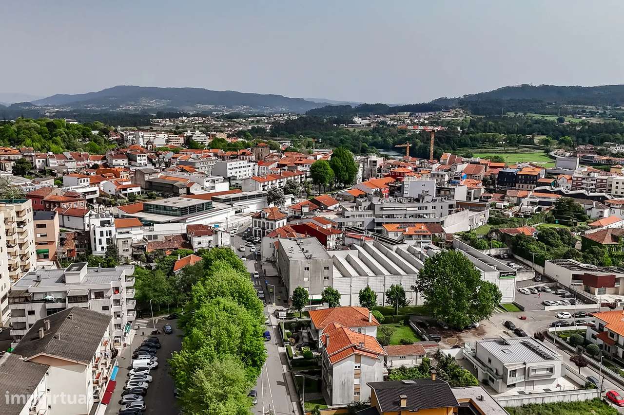 T3 no Centro de Barcelos, com Suíte e 3 frentes-27