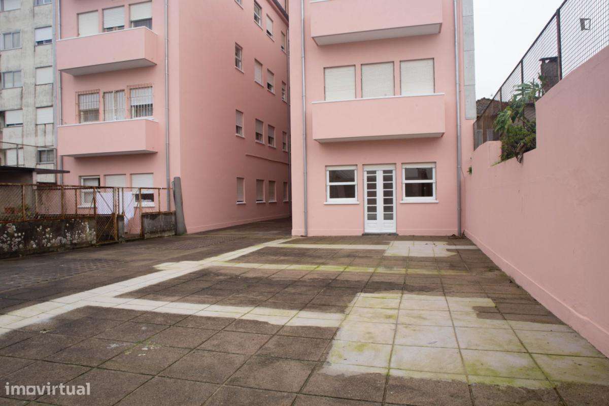 Quarto - localizado em Cedofeita Porto - Grande imagem: 4/6