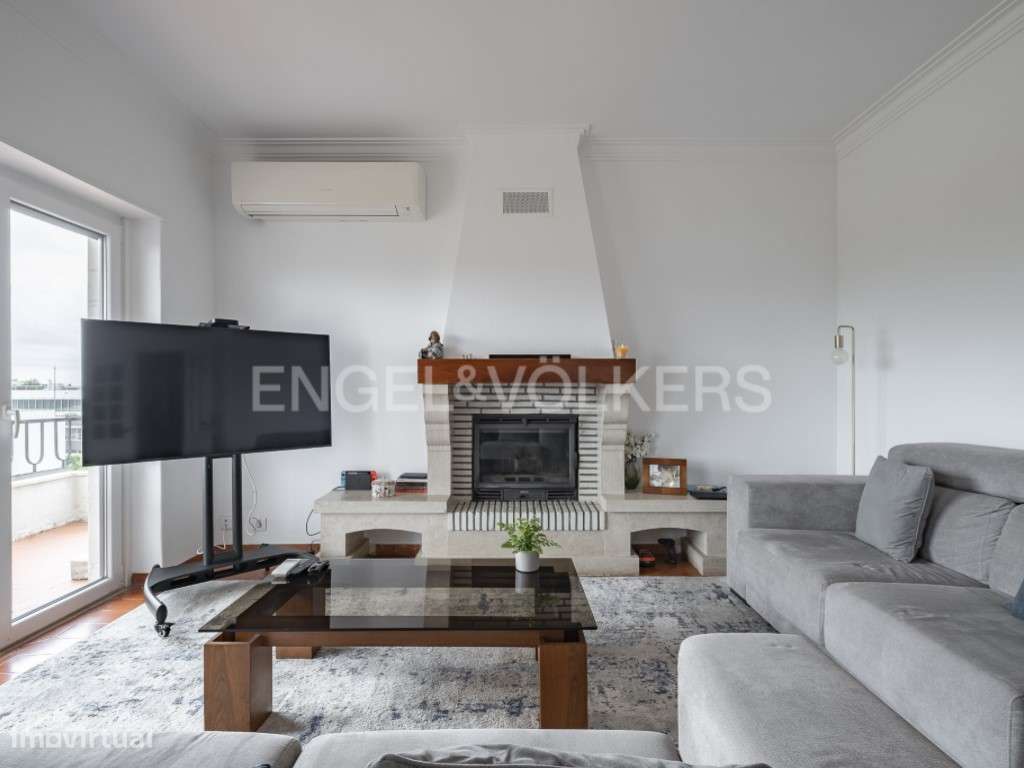 Moradia com vista rio em Queijas - Grande imagem: 4/57