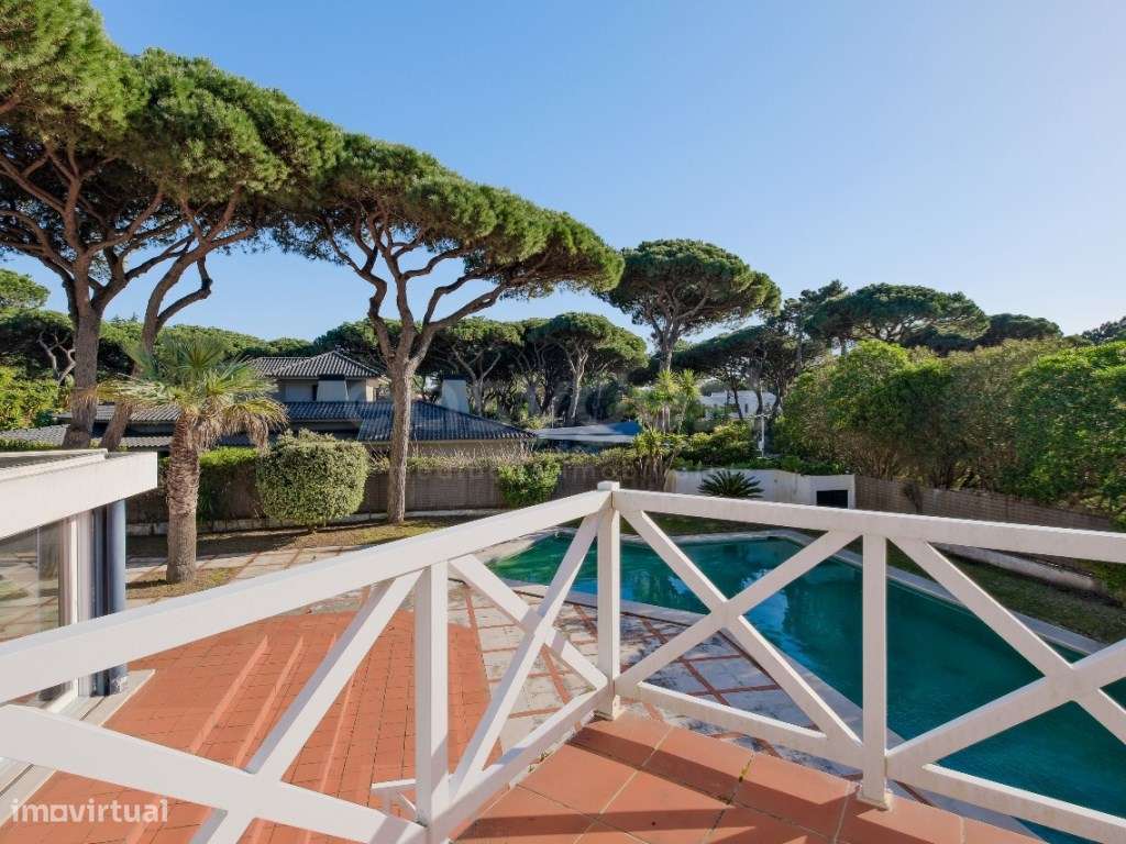 Moradia tri-familiar no coração da Quinta da Marinha sul - Grande imagem: 2/50