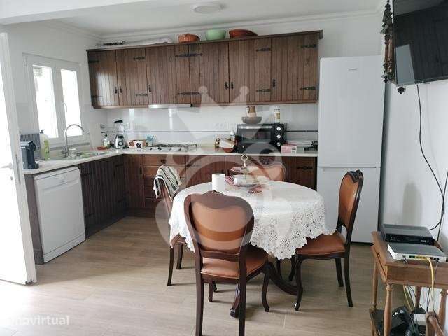 Moradia T4 Totalmente Renovada-11