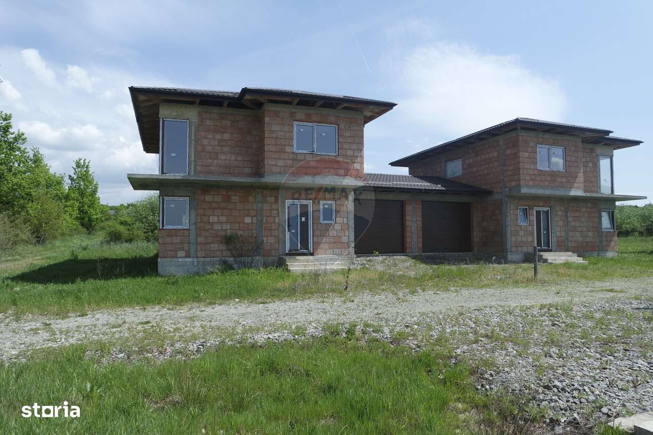 Casă de vânzare la rosu în Tăuții Măgherăuș-0