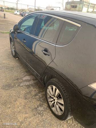 Peugeot 3008 1.6 HDi Allure - 4