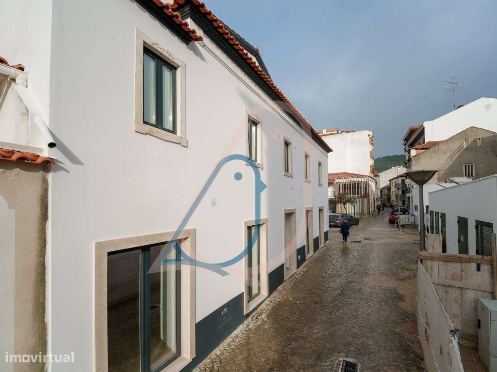 Moradia V2 Geminada no Centro da Cidade de Ourém - Grande imagem: 2/38