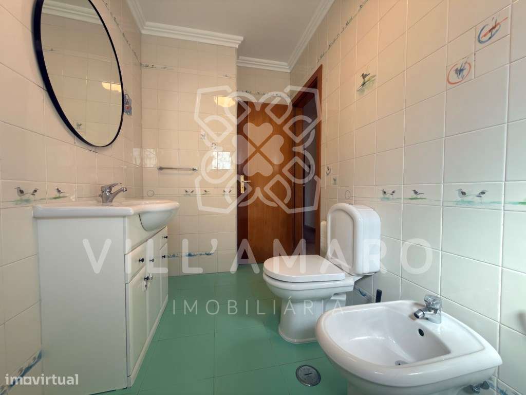 Apartamento T3 com Varanda, Arrecadação e Parqueamento-13