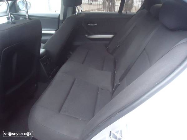 BMW 320 de 2009 - 12