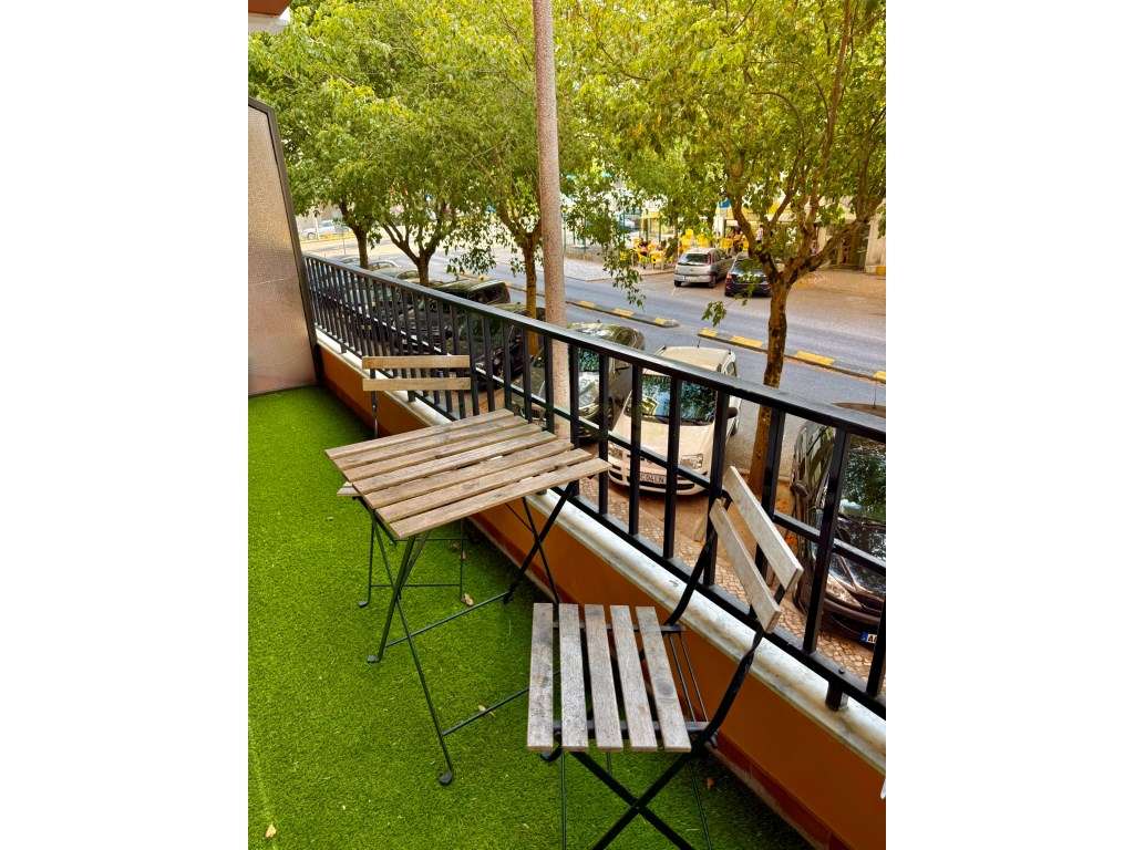 Escritório adaptado para T0 - Garagem - Av. Marquês de Pombal - Leiria-4