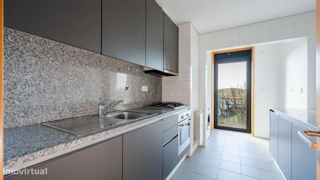 Apartamento T1 Azurém Guimaraes com Varanda Panorâmica-7