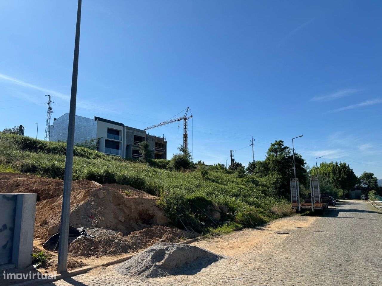 Terreno urbano com acesso e serviços - Grande imagem: 5/6