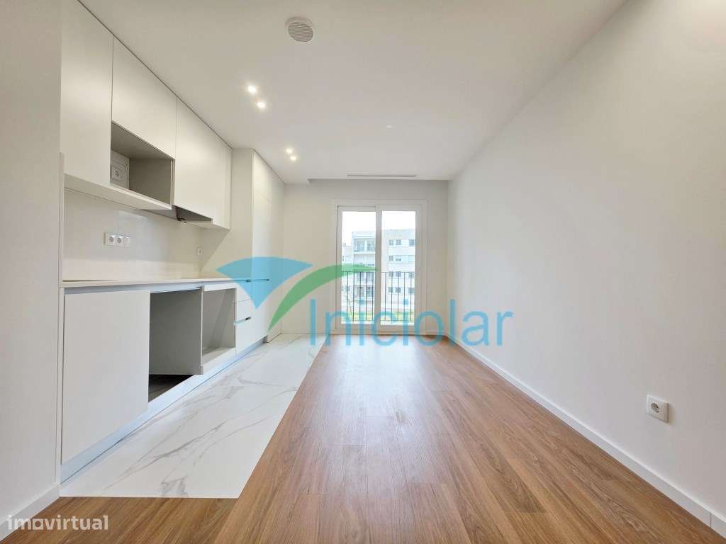 T1 Novo| Gueifães| Varanda| G. Fechada - Grande imagem: 2/15