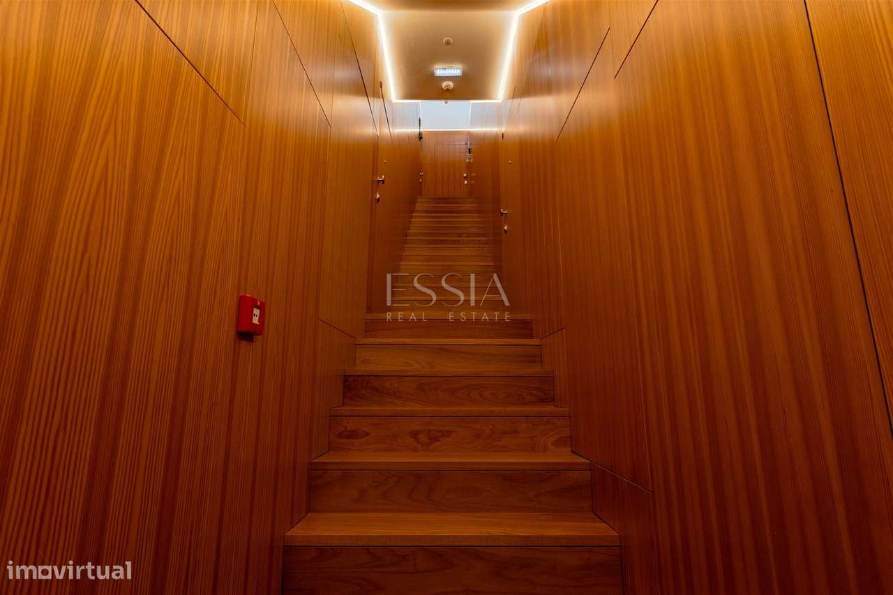 Apartamento T1 com Vista Rio na Alfândega do Porto-21