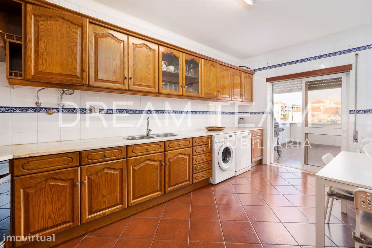 Apartamento T3 com terraço no centro do Montijo-13