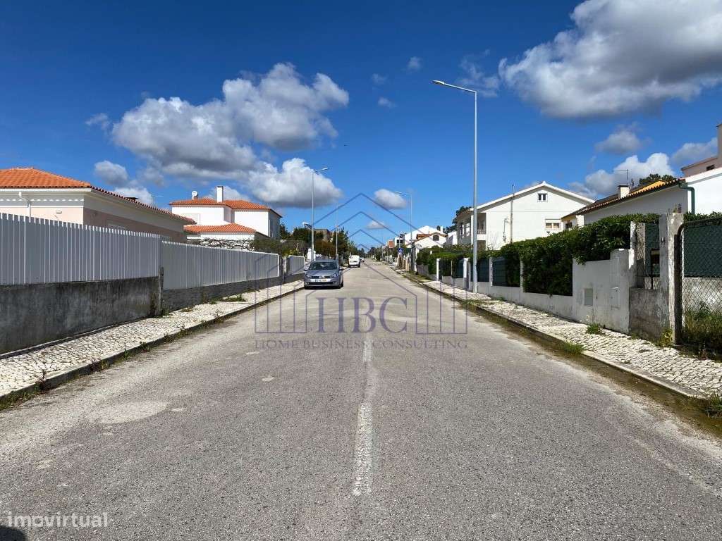 Moradia T3+1 com Grande Potencial na Lagoa de Albufeira - Sesimbra-53