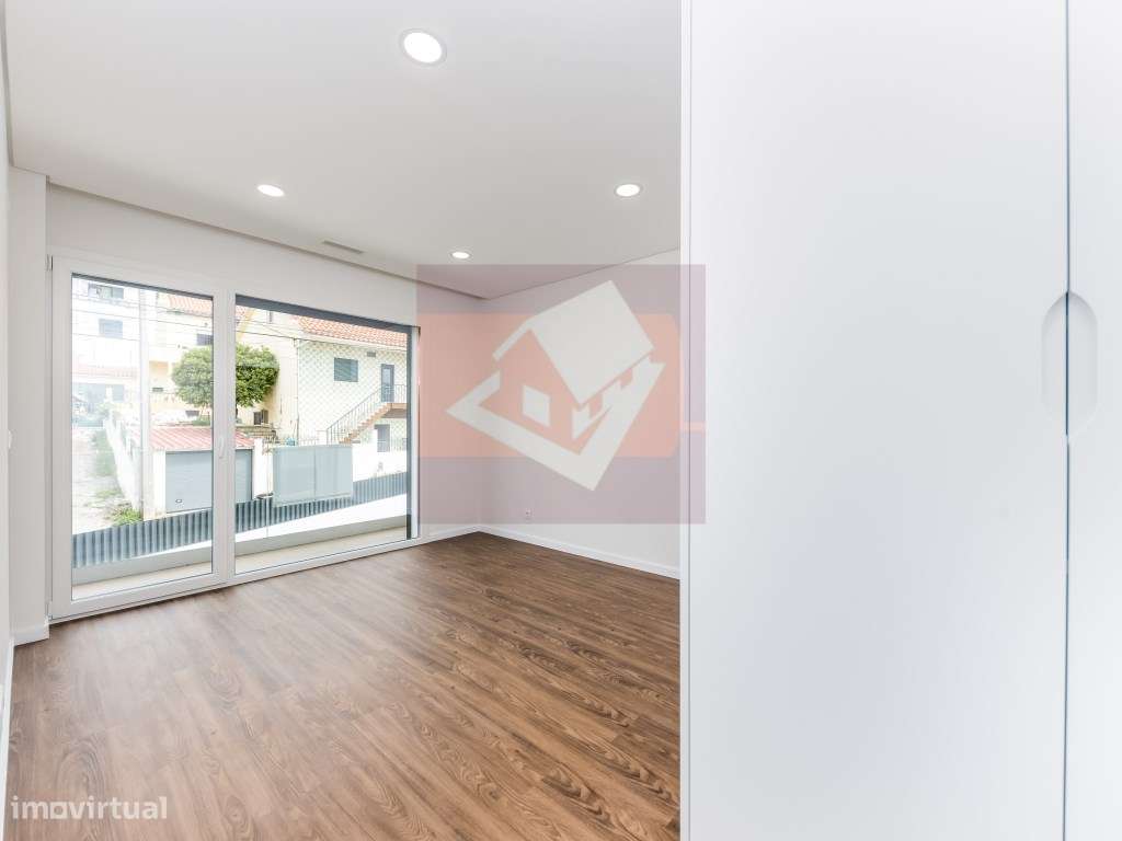 Moradia V5 nova no Bairro do Trigache em Famões-30