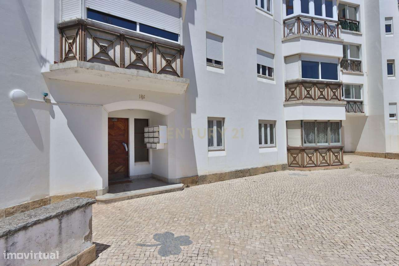 Apartamento Renovado com Vista Mar no Coração de Cascais-29