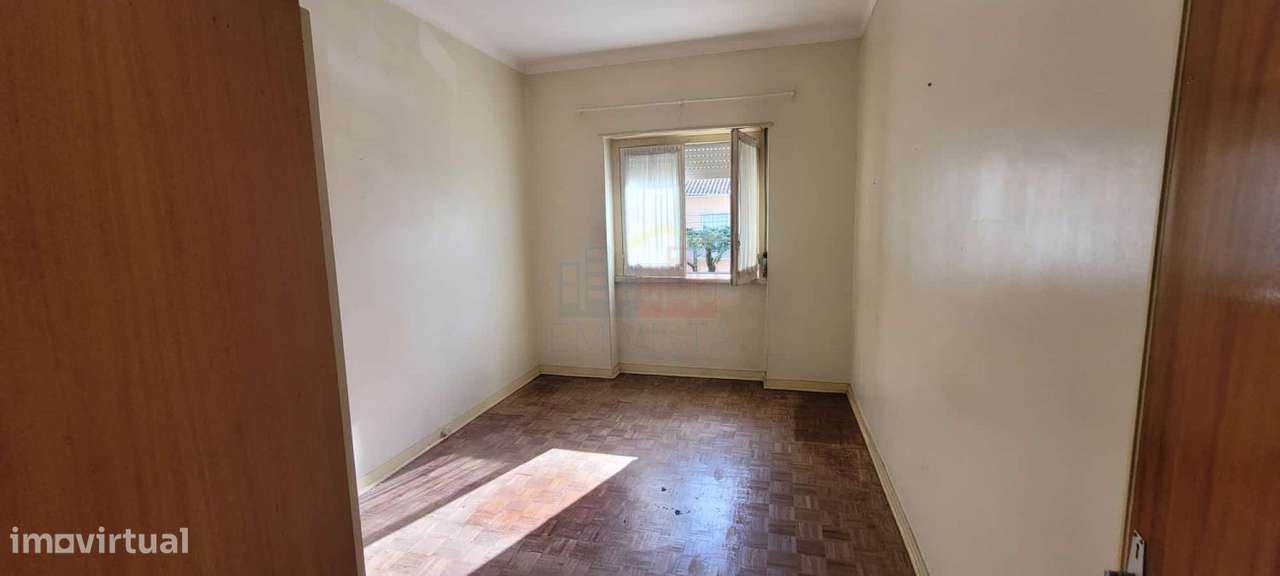 Centro Mem Martins - T4 para remodelação-35