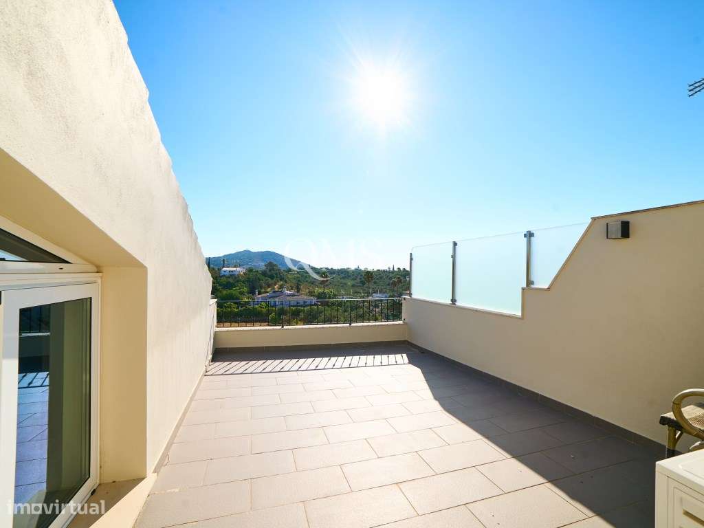 Duplex contemporâneo de três níveis em Santa Bárbara de Nexe, Algarve-27