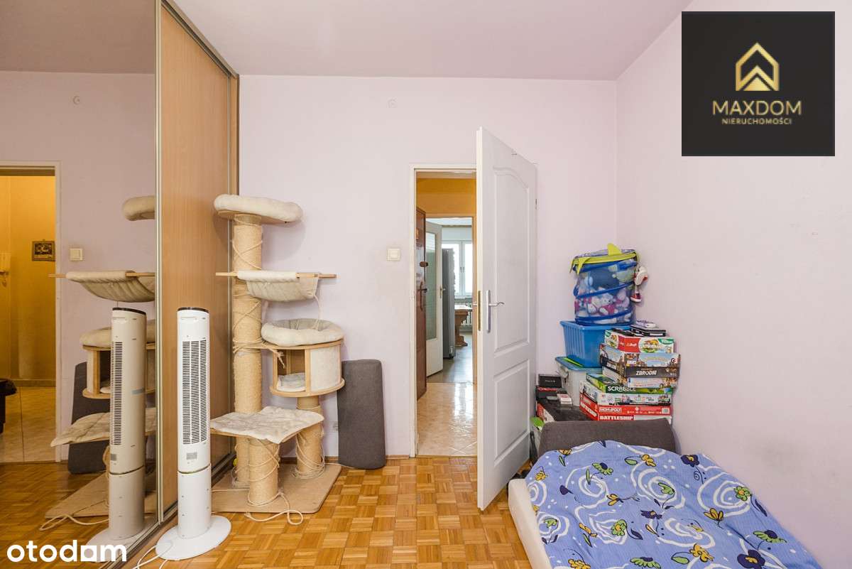 Przy samym wejściu do Metra Płocka + parking-10