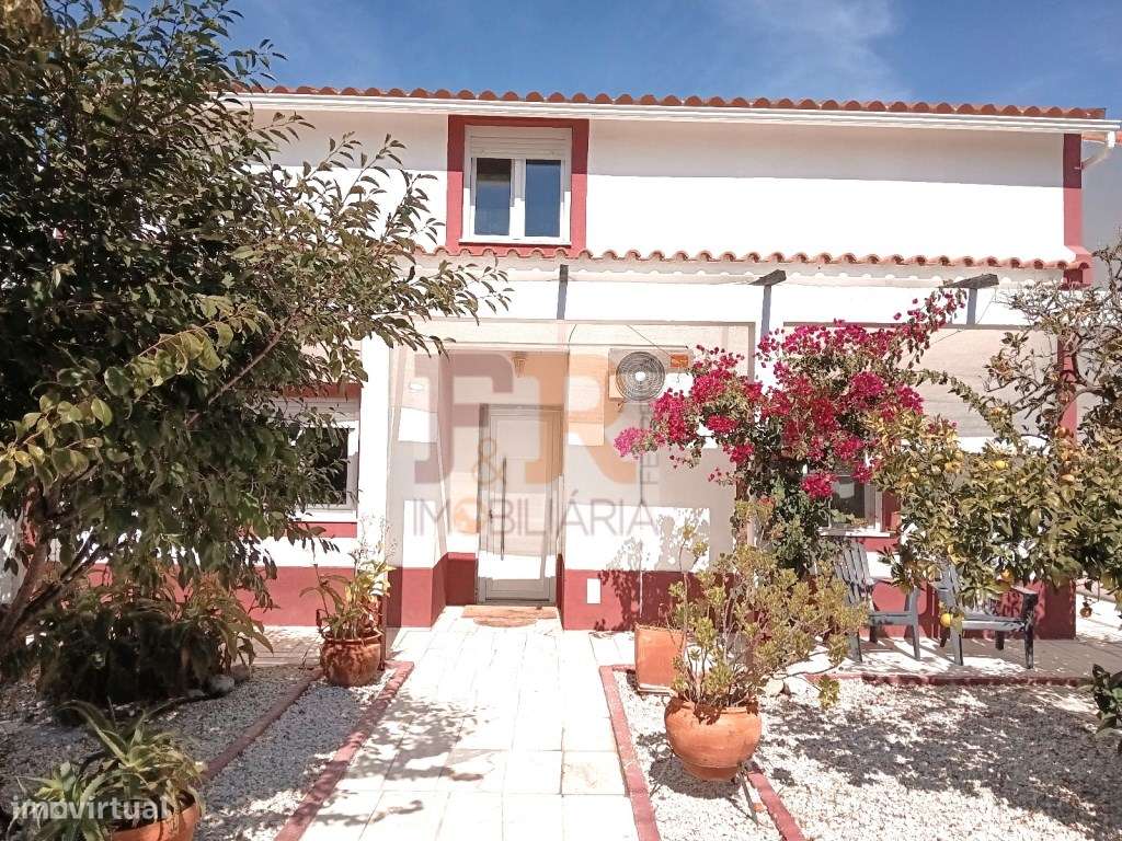 Moradia Isolada Duplex T6 Azeitão-5