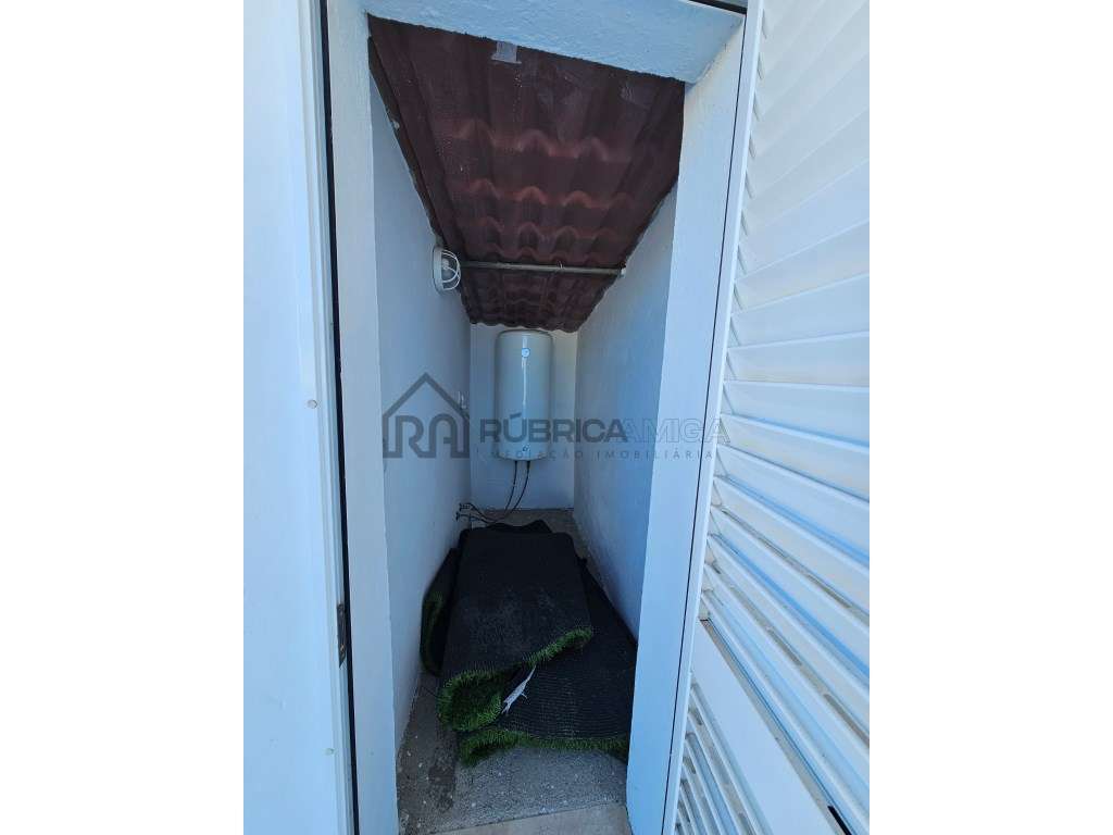 Moradia V2 em Loulé renovada com terraço e logradouro-32