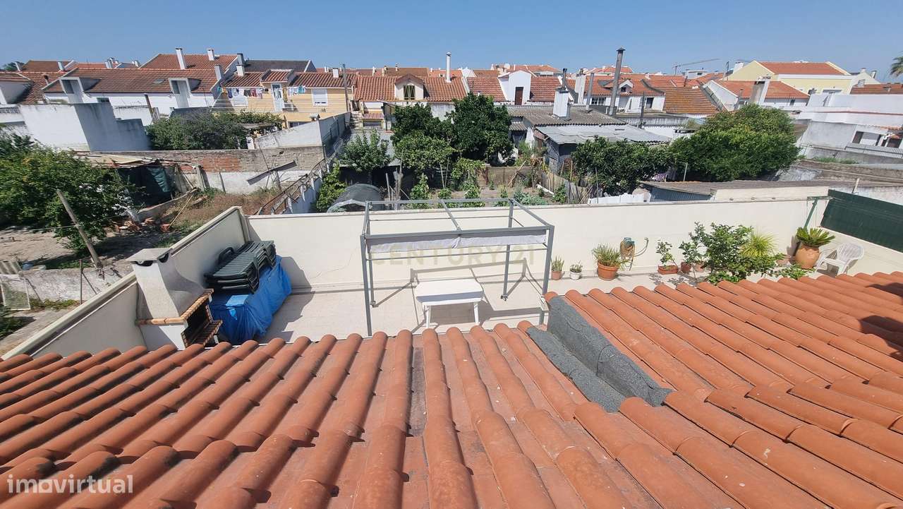 Moradia V4 com 5 assoalhadas, localizada em Arroteias - Alhos Vedros,-20