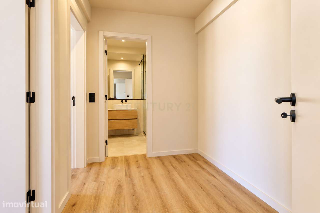 Espectacular Apartamento T3, totalmente remodelado, no centro do Monti-26