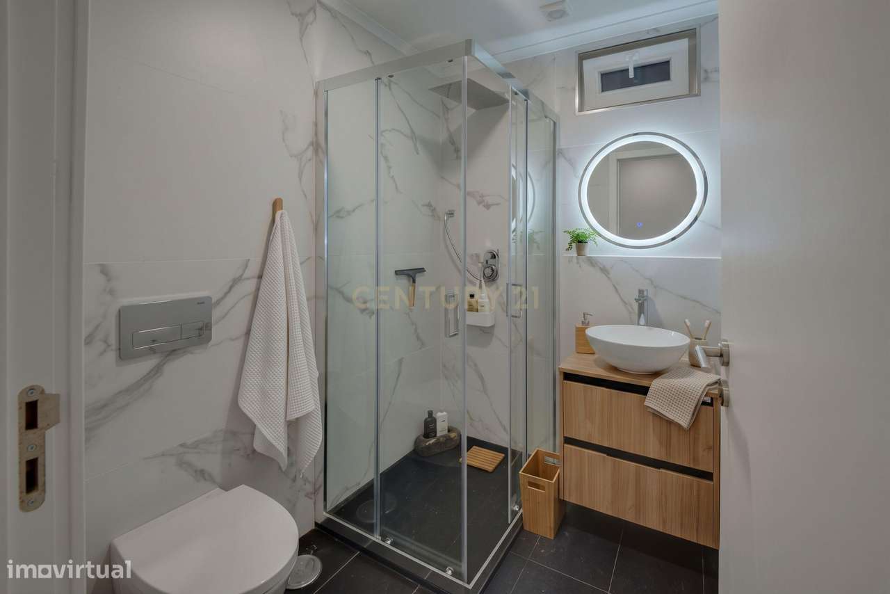 Prédio c/ 2 apartamentos (T1 e T2) com Pátio e Terraço - Centro Histór-53