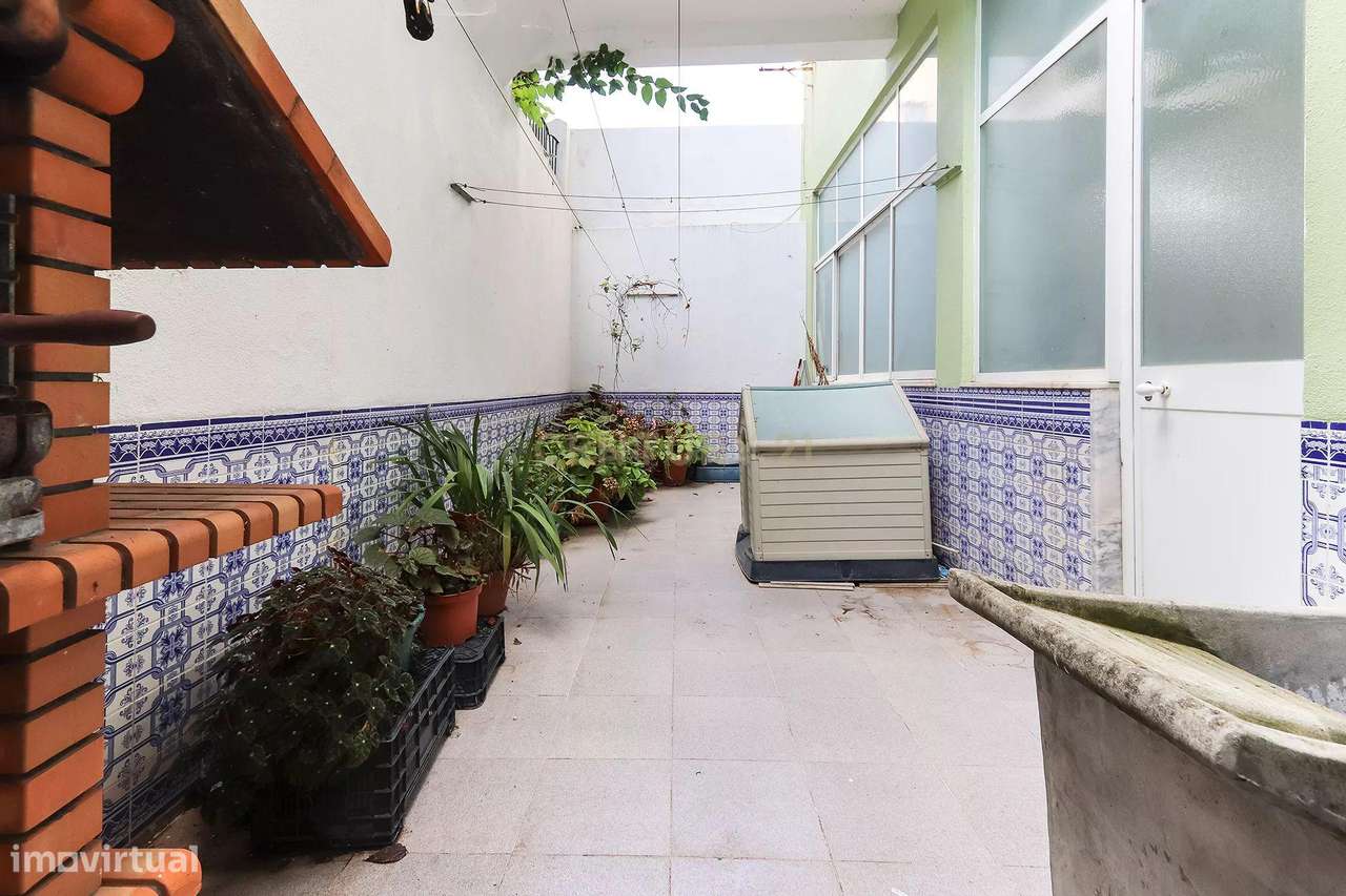 Espaçoso Apartamento T3 no coração de Lisboa-23