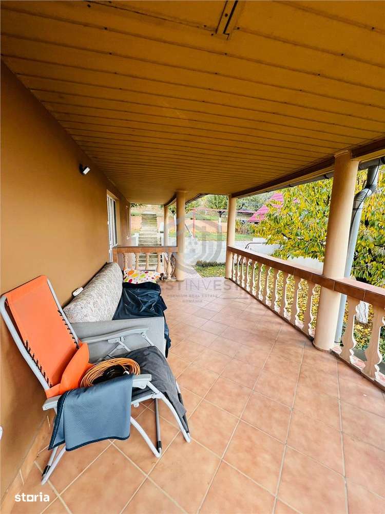 Casa in zona de dealuri - Imagine principală: 4/11