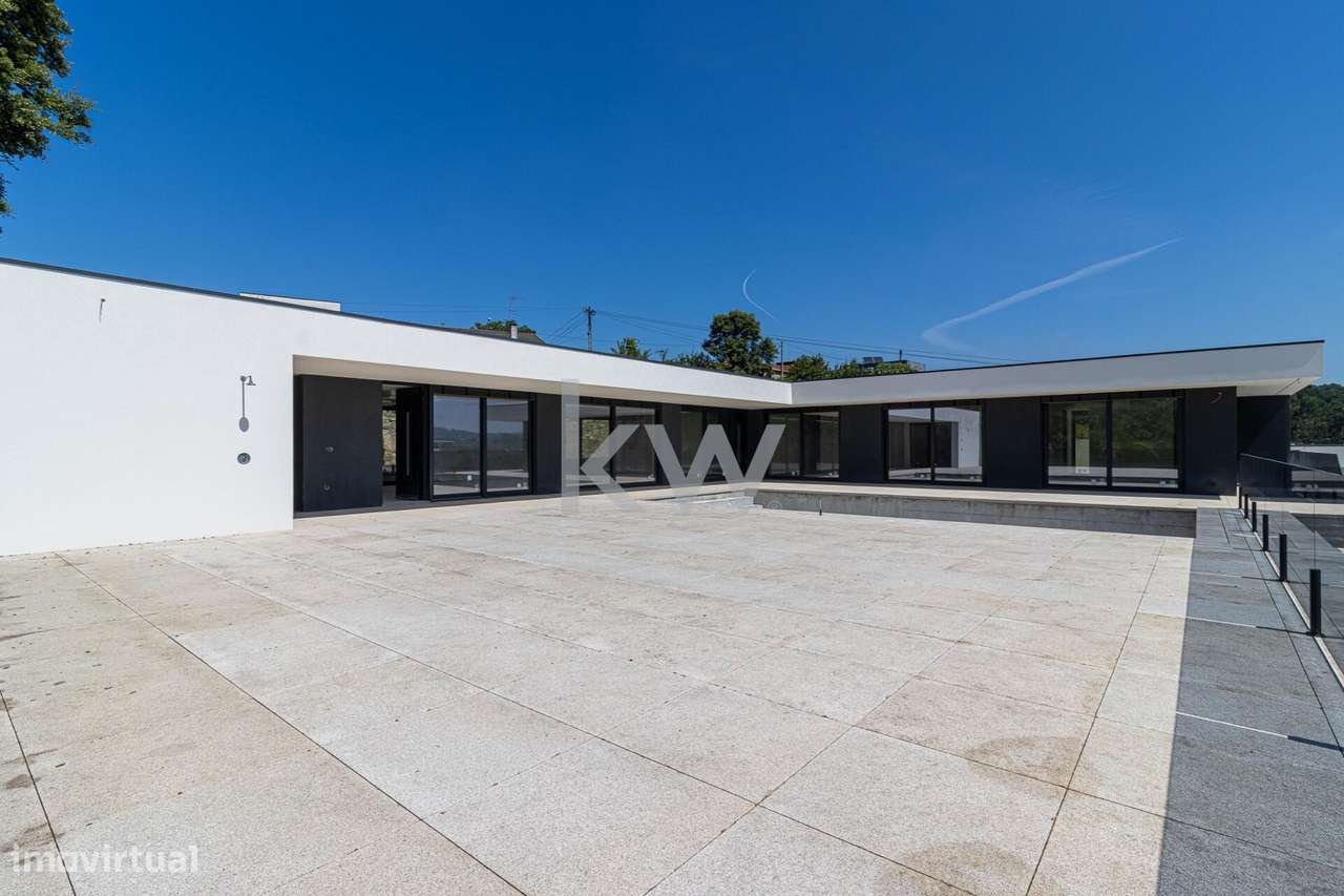 MORADIA UNIFAMILIAR ISOLADA T4 COM PISCINA - Grande imagem: 5/33