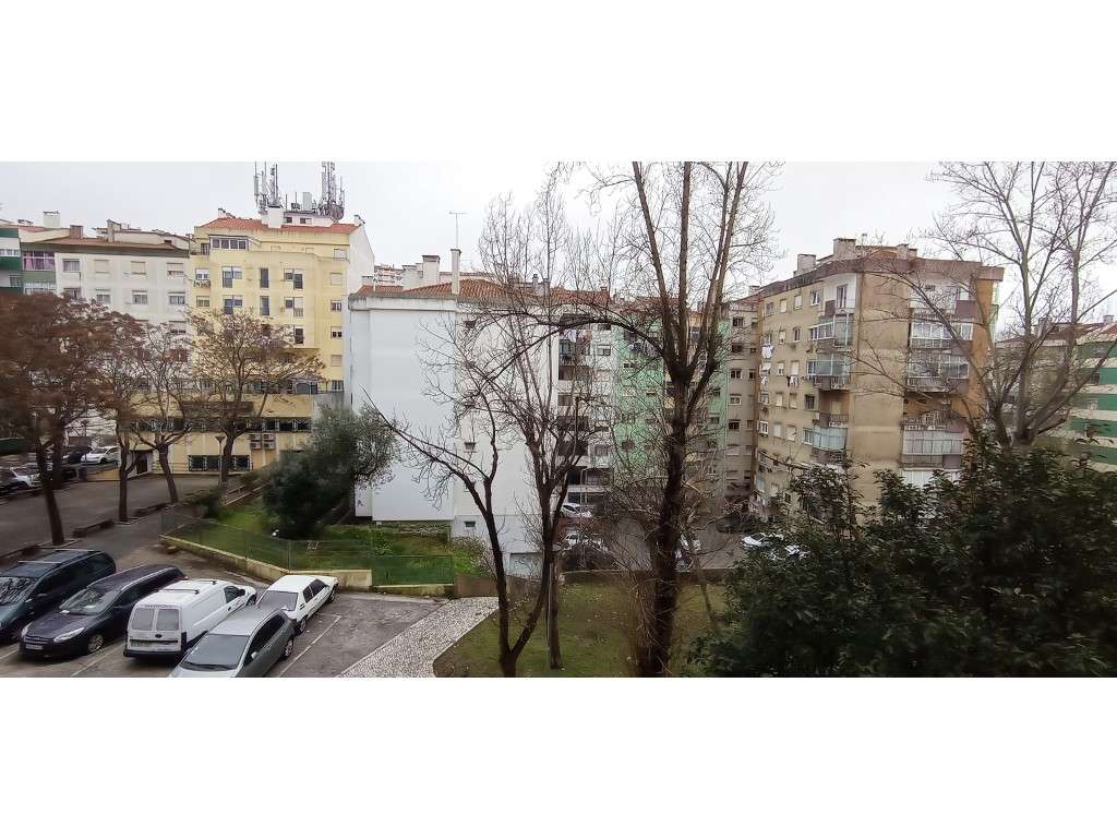 T2 Cacém em zona central perto de transportes-16