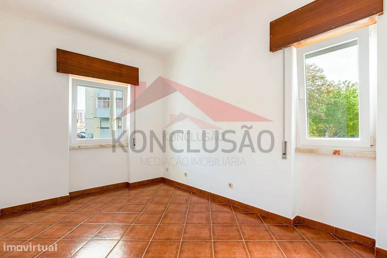 Apartamento T2 com logradouro, garagem e arrecadação – Póvoa de San...-10