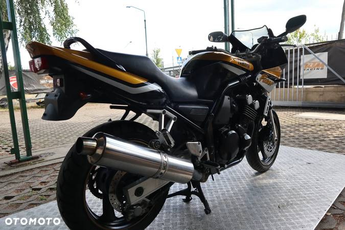 Yamaha FZS - 6