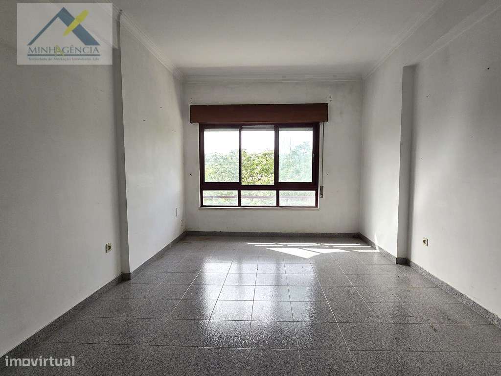 Apartamento T2 na Av. Bento Gonçalves em Setúbal-4