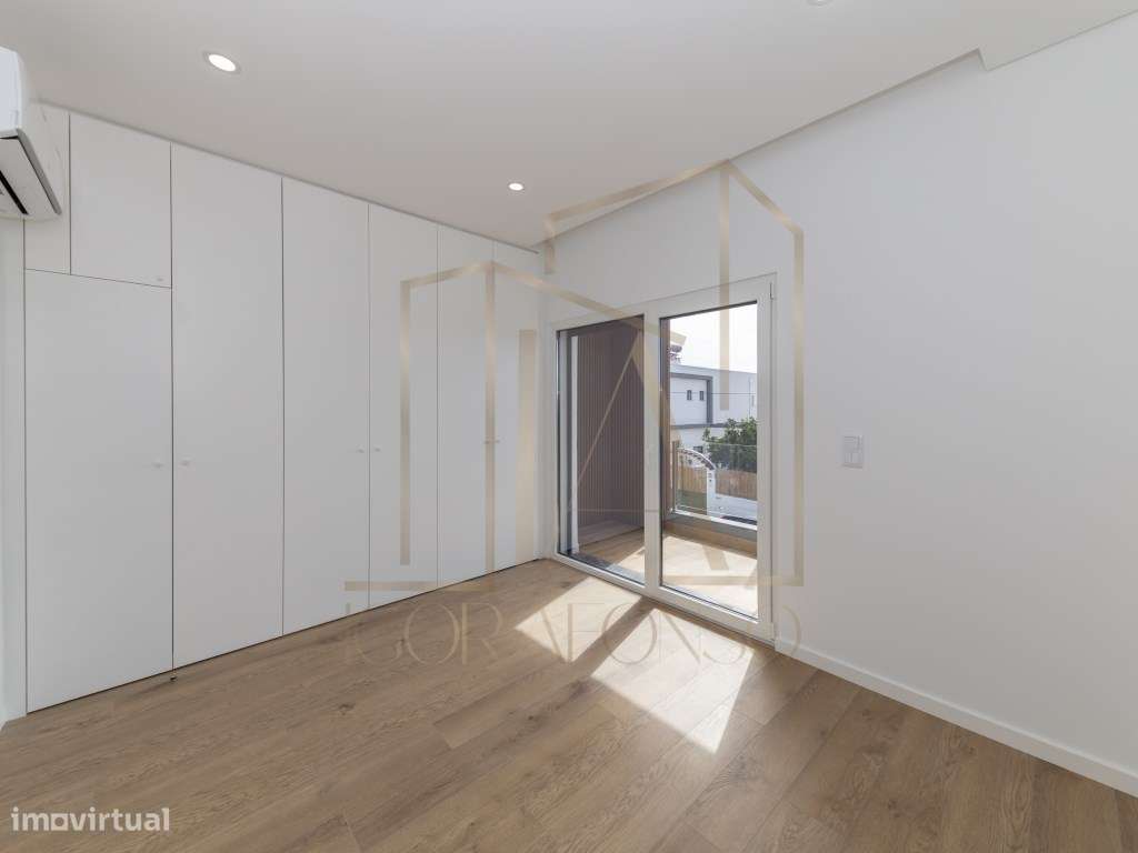 Moradia Geminada T3 com Suíte e Ótimo Espaço Exterior-26