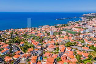 Procura reconstruir uma moradia no centro do Funchal ? Esta é a sua op