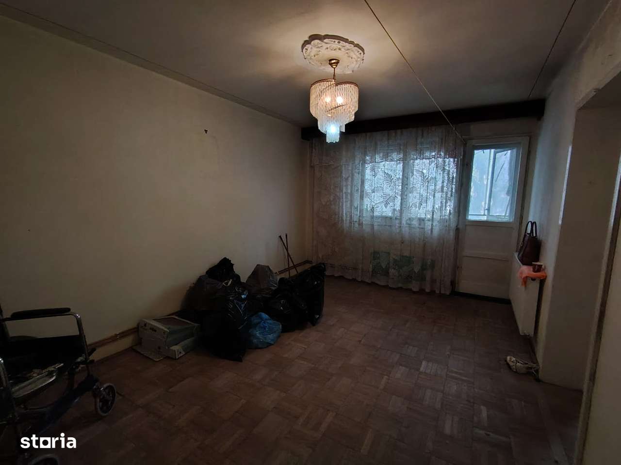 Apartament spatios cu 4 camere et 2-zona Aleea Trandafirilor.-4