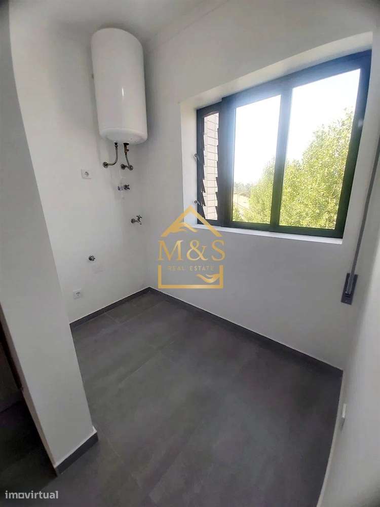 Apartamento T1 Remodelado , Varanda, Garagem - Rio Tinto - Porto-7